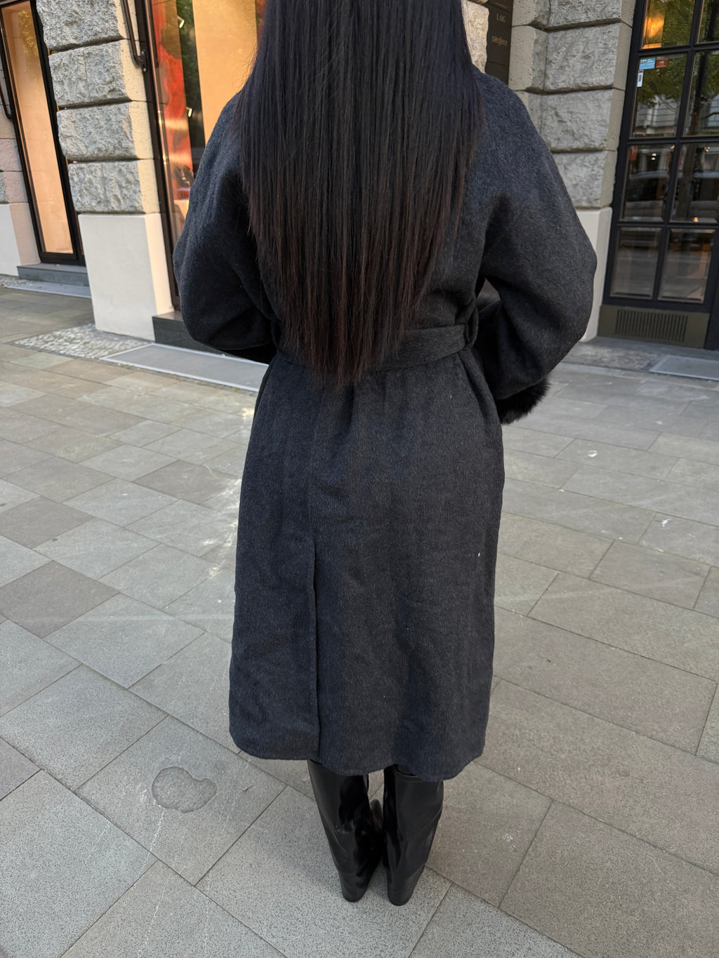 Langer Wollmantel mit Fell