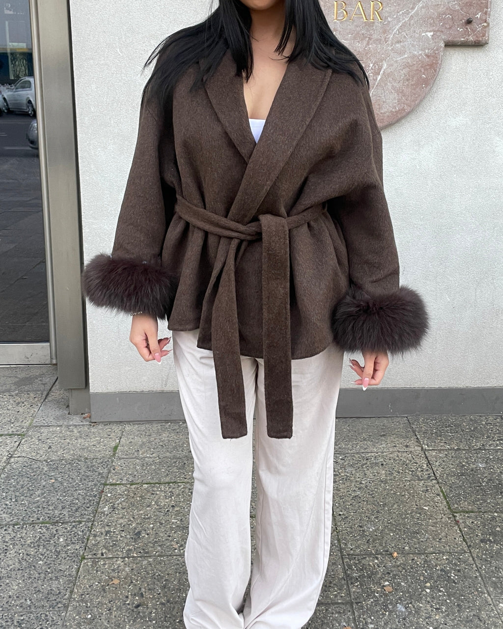 Kurzer Wollmantel mit Fellbesatz